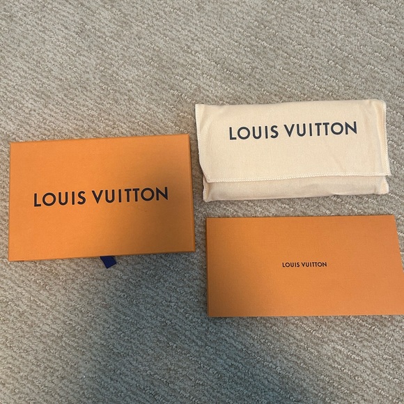 Louis Vuitton Brown Damier Sarah Wallet - Picture 9 of 9